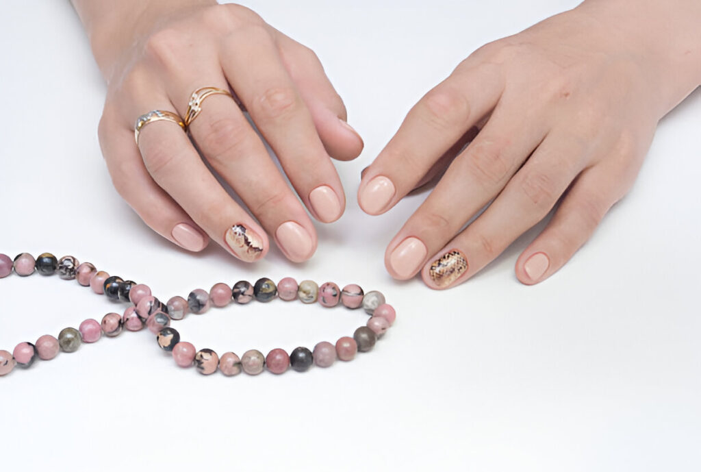 Jewelry Essentials: A Woman’s Guide to Jewelry Trends Woman’s Guide to Jewelry Trends