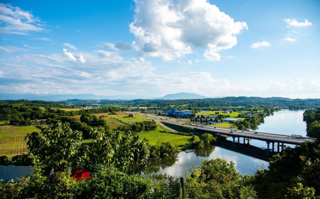 The Ultimate Guide to Food and Travel with Family: Tips for an Exciting Journey The Ultimate Guide to Food and Travel with Family